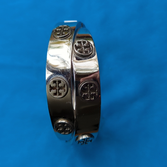 Tory Burch Metal Double-Wrap Logo Bracelet - Picture 5 of 8